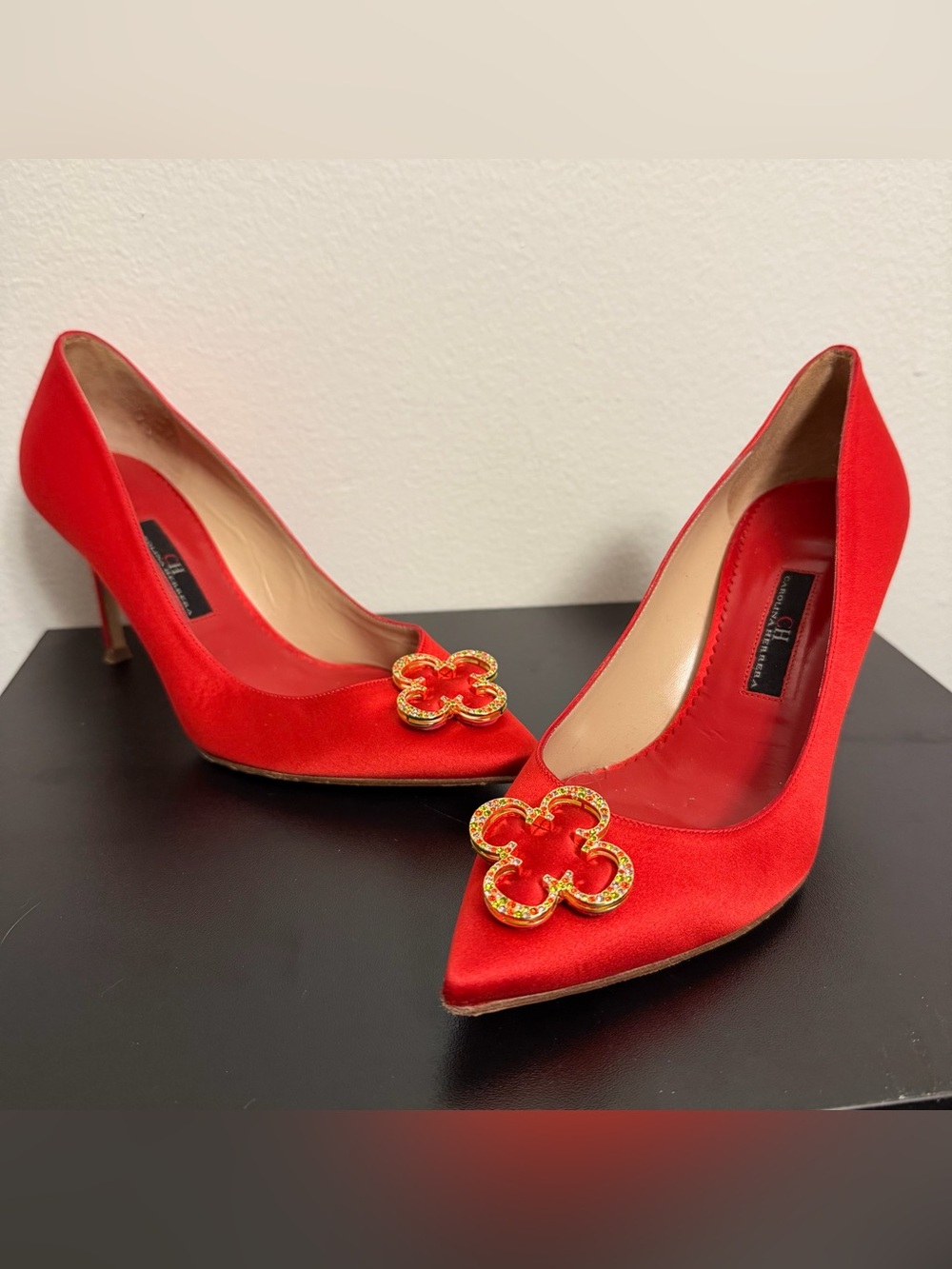 Carolina Herrera Royal 100 Red Satin Crystal Rosetta Pumps Heels EU 37 US 7